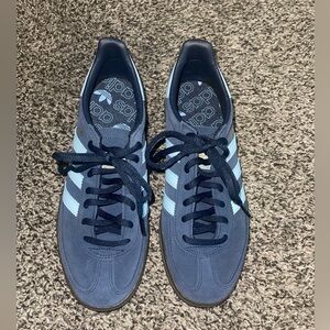 ADIDAS ORIGINALS HANDBALL SPEZIAL CASUAL SHOES in 'Collegiate Navy Clear Sky'